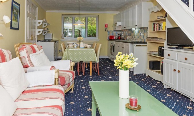 Liskeard House | Holiday Home Ducks Dive by Interhome