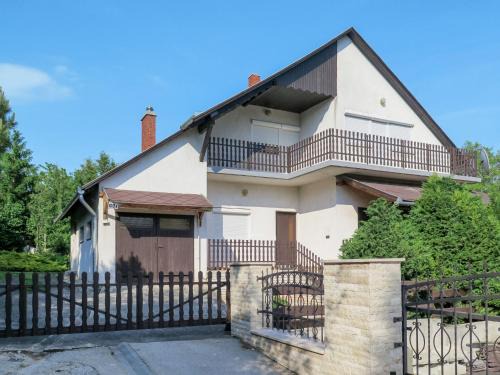 Balatonalmadi House | Holiday Home Fehervari - ALD301 by Interhome