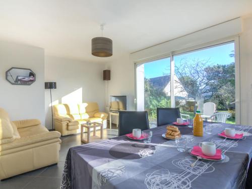 Saint-Pierre-Quiberon House | Holiday Home Kermahé by Interhome