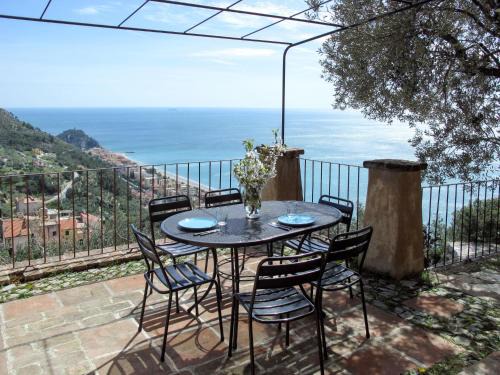 Varigotti House | Holiday Home Francesca - VGO210 by Interhome