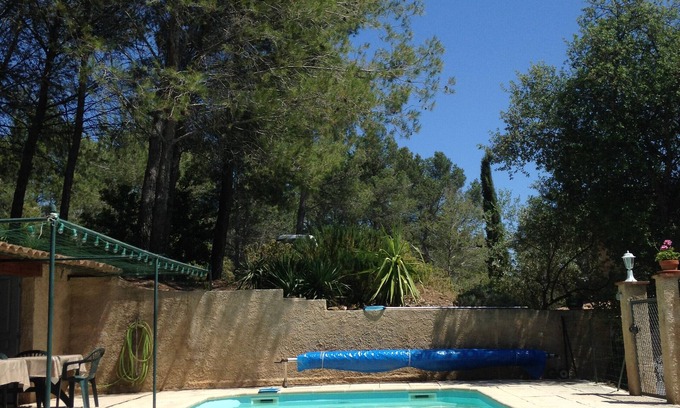 Pierrefeu-du-Var House | Holiday Home 'Gite La Pinede La Libran' with Shared Pool, Wi-Fi and Air Conditioning