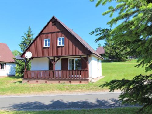 Cerny Dul House | Holiday Home Holiday Hill 43 by Interhome