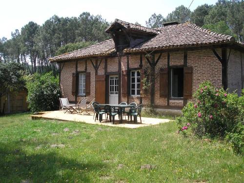 Leon House | Holiday Home Hollebarde by Interhome
