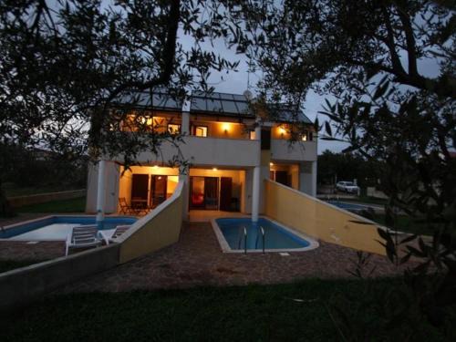 Novigrad House | Holiday Home in Novigrad with Private Pool