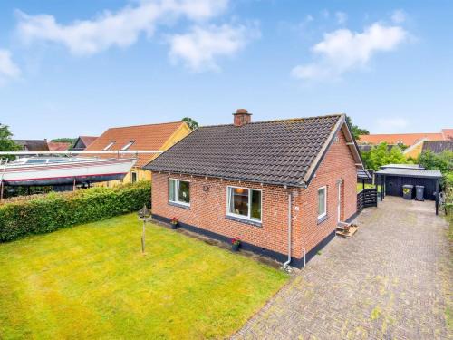 Hou House | Holiday Home Kirsi - from the sea by Interhome