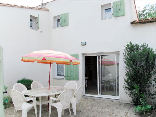 La Flotte House | Holiday Home La Touche-3 by Interhome