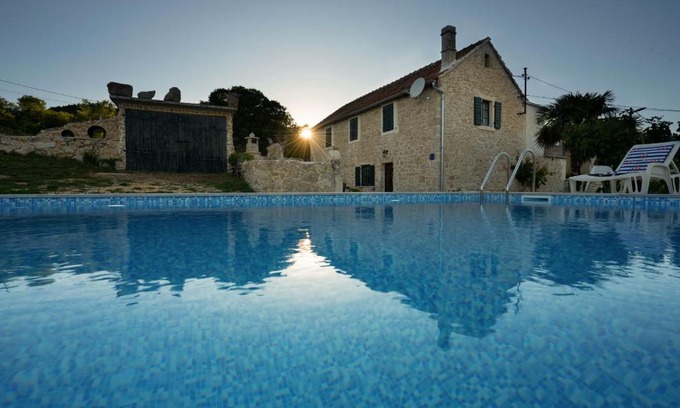 Drnis House | Holiday Home Leptir