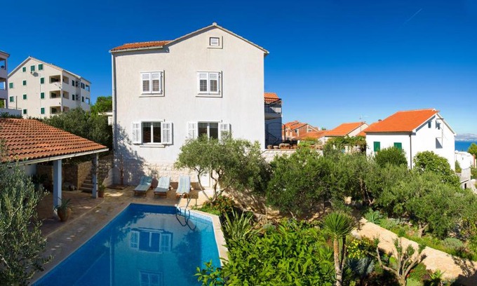 Supetar Villa | Holiday Home Lukrecia, for 9, private pool, free parking, 450 m from the beach
