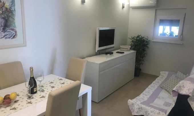 Cove Makarac (Milna) House | Holiday home Nadi - cosy & quiet