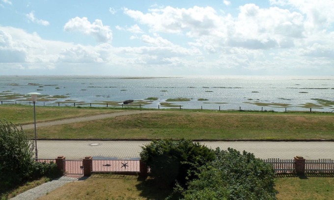 Juist House | Holiday Home 'Seehaus Juist' near the Beach with Sea View, Wi-Fi & Terrace