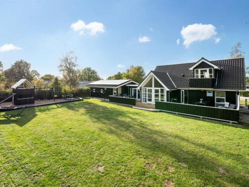 Vibæk Strand House | Holiday Home Soeren - 300m from the sea by Interhome