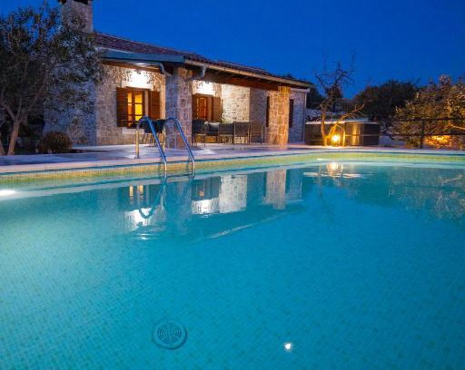 Drage House | Holiday Home Svemir