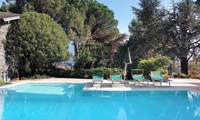 Domaso House | Holiday Home Villa Eden Jacuzzi Pool with Lake View, Wi-Fi & Terrace