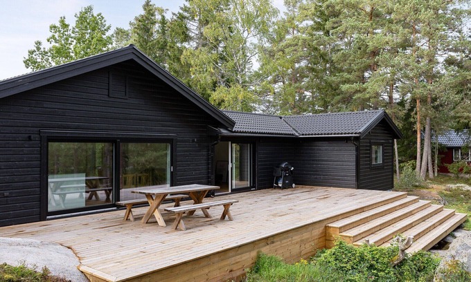 Sodersvik House | Holiday home with lake view on Rådmansö, Norrtälje | SE13037