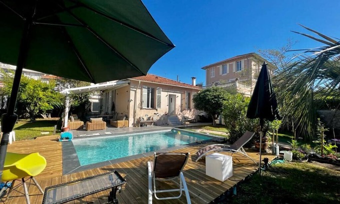 Antibes City Centre House | Holiday house in the city-center of Antibes with a private pool