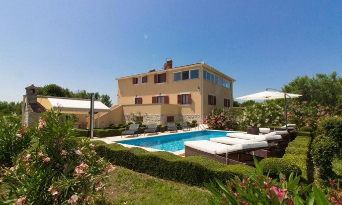 Sisan House | Holiday house Sisplac for 1 - 10 persons with 5 bedrooms - Holiday home
