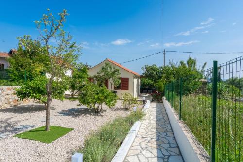 Zdrelac House | Holiday house with a parking space Zdrelac, Pasman - 15355