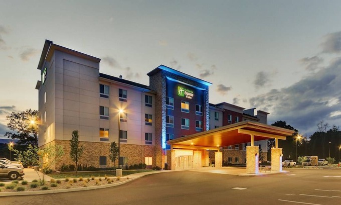 Saugerties Hotel | Holiday Inn Express & Suites Saugerties - Hudson Valley, an IHG Hotel