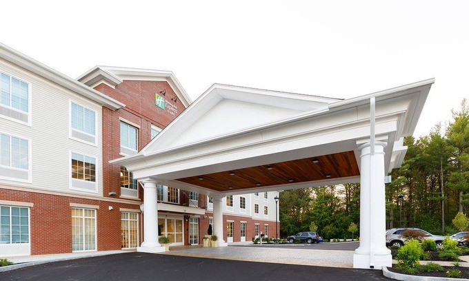 Sturbridge Hotel | Holiday Inn Express & Suites - Sturbridge, an IHG Hotel