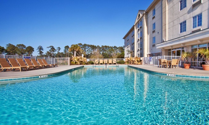 Myrtle Beach Hotel | Holiday Inn Express Myrtle Beach-Broadway at the Beach by IHG
