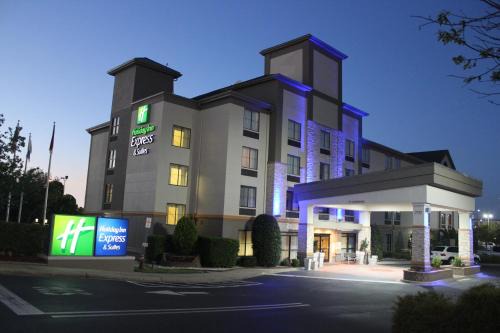 Concord Hotel | Holiday Inn Express & Suites Charlotte-Concord-I-85 by IHG