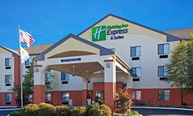 Muncie Hotel | Holiday Inn Express & Suites - Muncie, an IHG Hotel