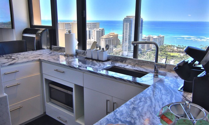 Waikiki Hotel | Holiday Inn Express Waikiki by IHG