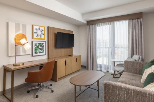 Monterey Park Hotel | Holiday Inn & Suites Monterey Park – Los Angeles by IHG