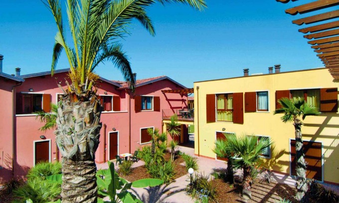 Peschiera del Garda Apartment | Holiday apartment with outdoor pool and children's entertainment in a great residence
