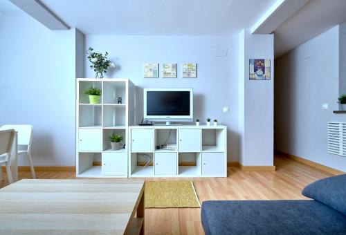 Plaza de Toros Vieja Apartment | Holidays2Malaga Salitre 3 bedroom up to 7 people High speed wifi