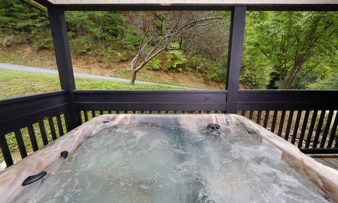 Pigeon Forge Ski Chalet | Holly Grove 1 - Three Bedroom Chalet