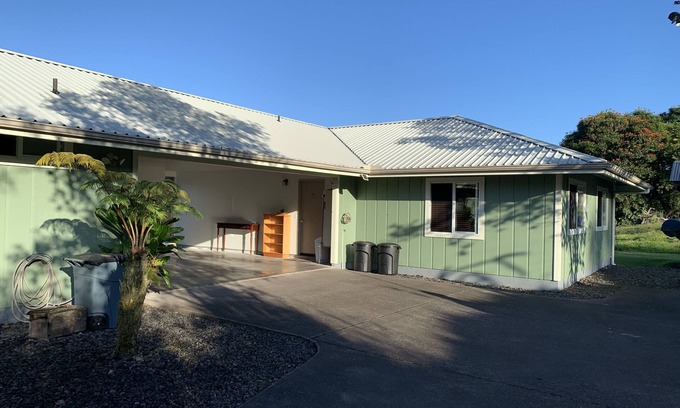 Holualoa House | Holualoa Country Home - Ohia, 2 bed 1 bath with a sunset view
