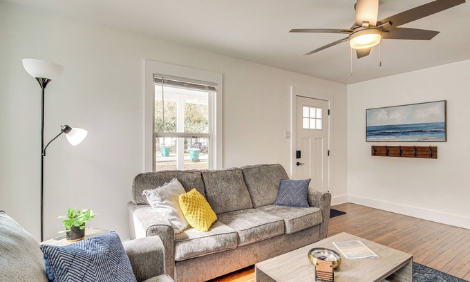Gulfport Cottage | Home <1 Mi to Gulfport Beach: Remote Work Friendly