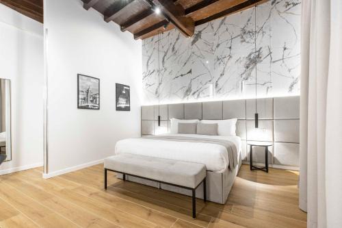 Rione VI Parione House | Home at Rome Luxury Navona