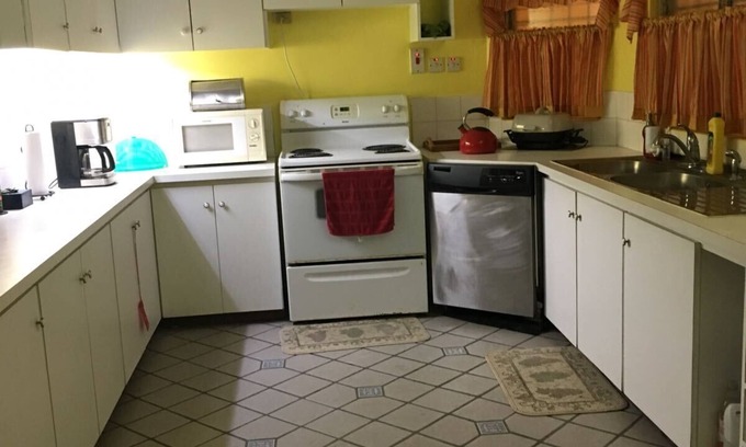 Maraval House | Home away from Home .with vacation flare!