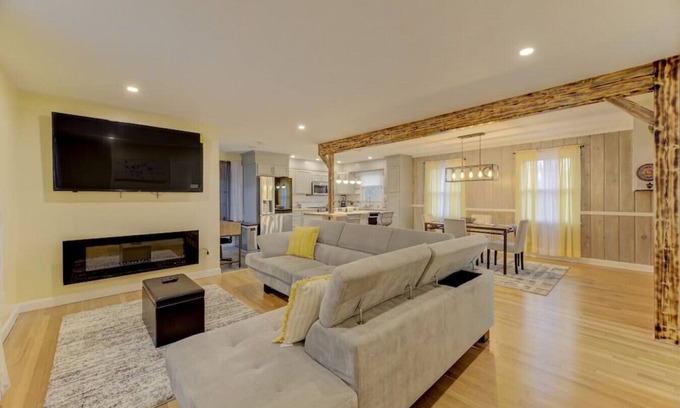 Eau Claire House | Home Away From Home - 3 BR in Columbia, SC