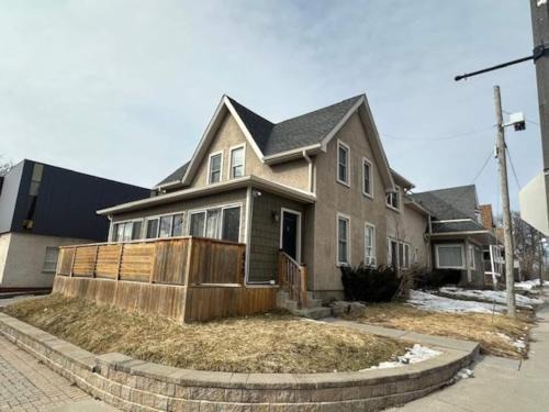 Downtown Niagara Falls House | Home Away From Home 2bd