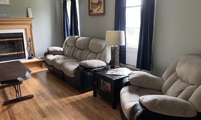 Livingston Manor House | Home away from home.....close to town with lots to explore