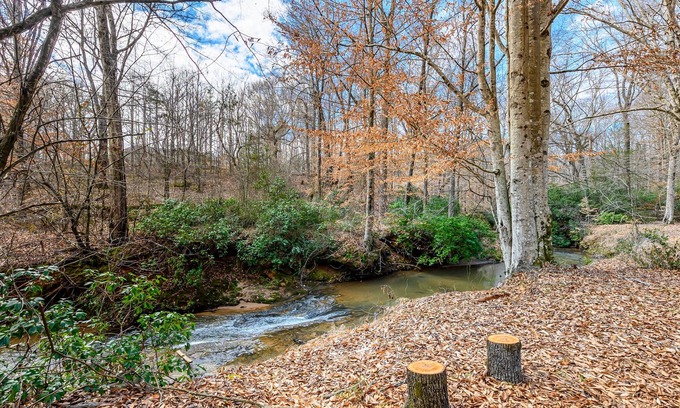 Pickens House | Home on 6 acres π with creek. 5min to downtown Pickens, close to Table Rock π