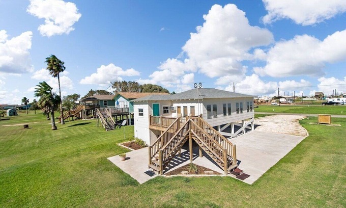 Cedar Lane House | Home on Caney Creek with Pier & RV spot
