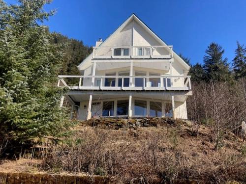 Juneau House | Home on the Hill at Kelli Creek