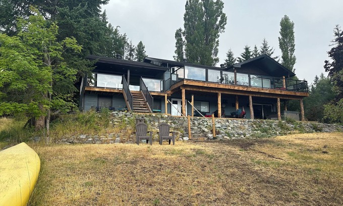 East Kootenay House | Home on the lake nfirepits & hot tub