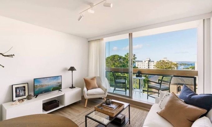 Elizabeth Bay Apartment | Home with a View + Pool and Roof Terrace Garden