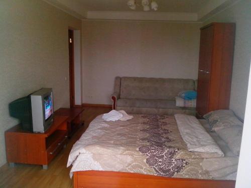 Dniprovs'kyi District Apartment | Homelike flat near the IEC on Levoberezhnaya