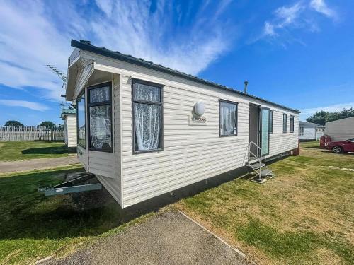 Clacton-on-Sea House | Homely 8 Berth Caravan At Highfield Grange In Essex Ref 26445Ba