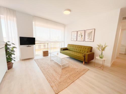 Lagunillas Apartment | Homely Málaga Cienfuegos, plaza de la Merced con vistas