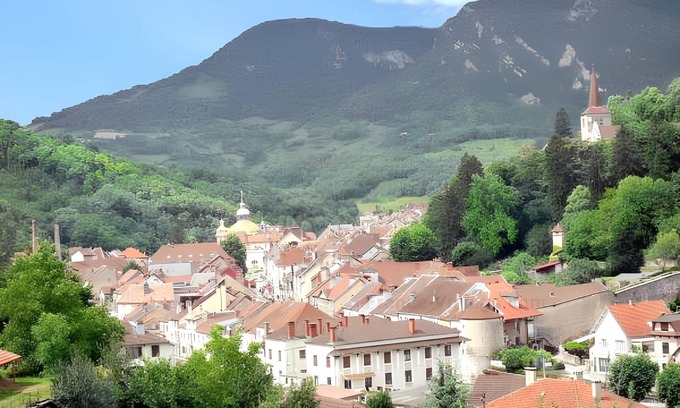 Salins-les-Bains Apartment | Homerez - Apt. in Salins-les-Bains, parking included