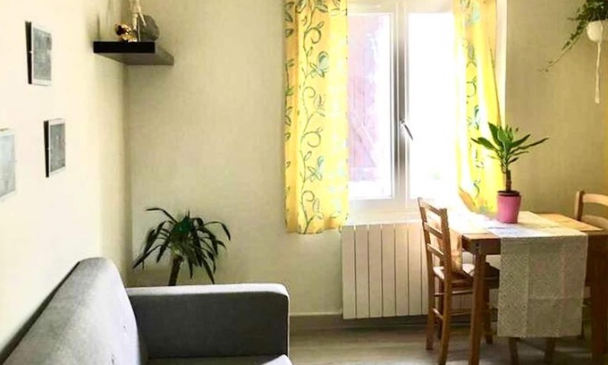 Stains Apartment | Homerez - Beautiful apartement for 2 ppl. with balcony at Stains