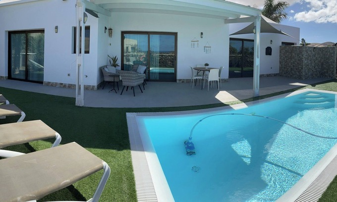 La Oliva Villa | Homerez - Villa El Roque with pool