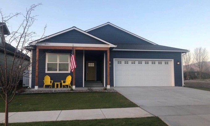 Orchard Homes House | Hometown Place - Solar Powered Newer Home